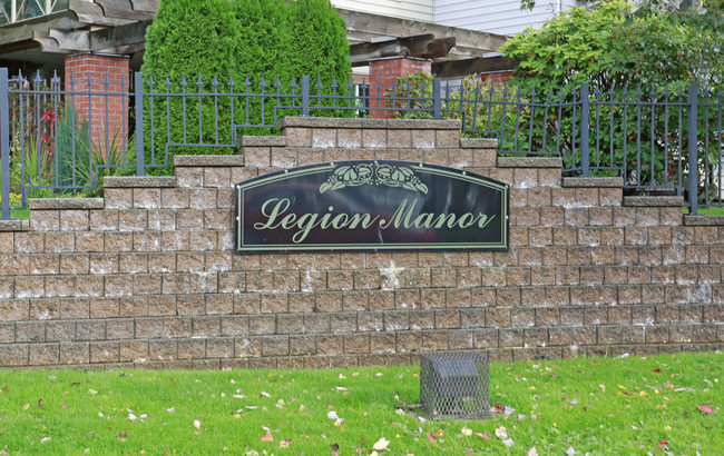 Legion Manor in Maple Ridge, BC - Building Photo - Building Photo