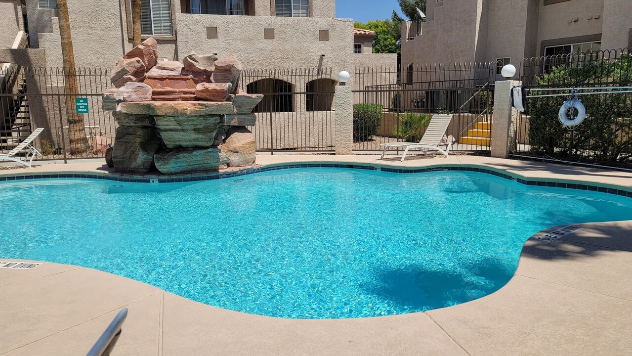 1851 Hillpointe Rd in Henderson, NV - Building Photo