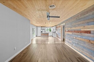 711 Kalmer St in Pasadena, TX - Building Photo - Building Photo