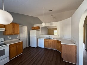 2156 Deltona Blvd in Spring Hill, FL - Building Photo - Building Photo