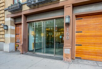 Carriage House in New York, NY - Foto de edificio - Building Photo