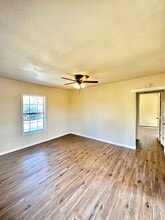 715 E Harris Ave in San Angelo, TX - Foto de edificio - Building Photo