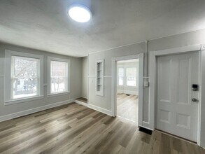 193 W Mitchell St-Unit -1 in Manchester, NH - Building Photo - Building Photo