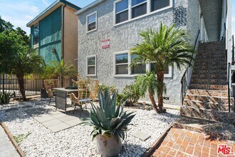 2033 S Shenandoah St in Los Angeles, CA - Building Photo - Building Photo