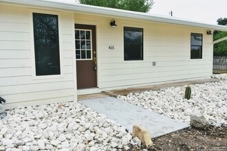 415 10th St, Unit 108 in Bandera, TX - Building Photo - Building Photo