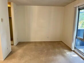 129 Piccadilly Pl in San Bruno, CA - Building Photo - Building Photo