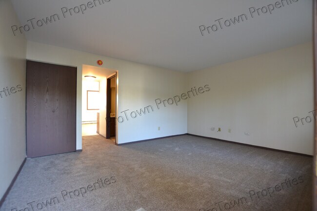 636 Meadowood Ln in Wilmington, IL - Foto de edificio - Building Photo