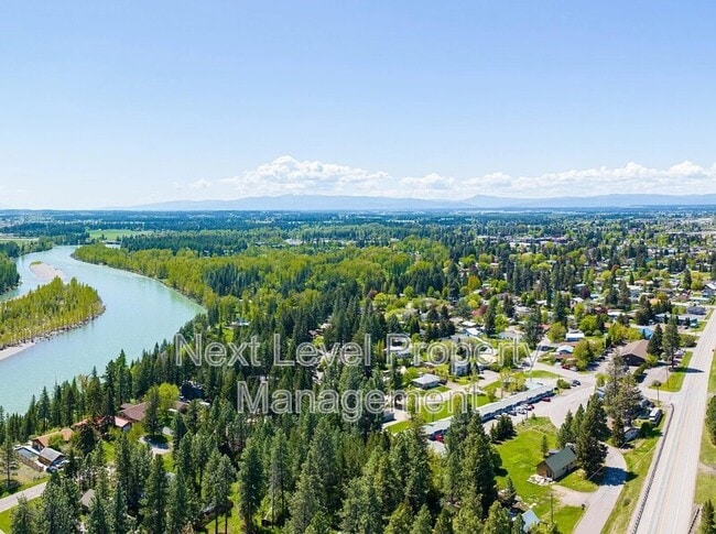 property at 661 8th Ave E N
