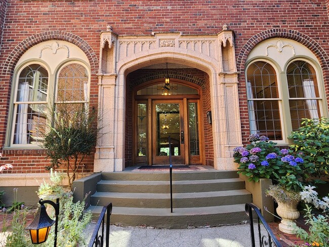 property at 124 Warren Ave N