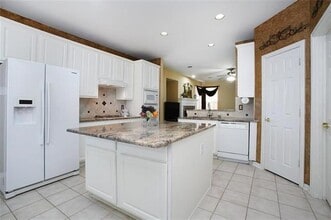 2032 Camelot Dr in Allen, TX - Building Photo - Building Photo