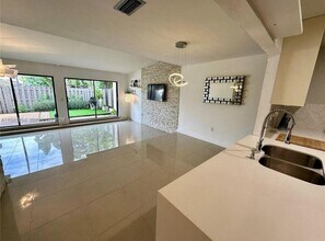 10640 SW 75th Ln in Miami, FL - Building Photo - Building Photo