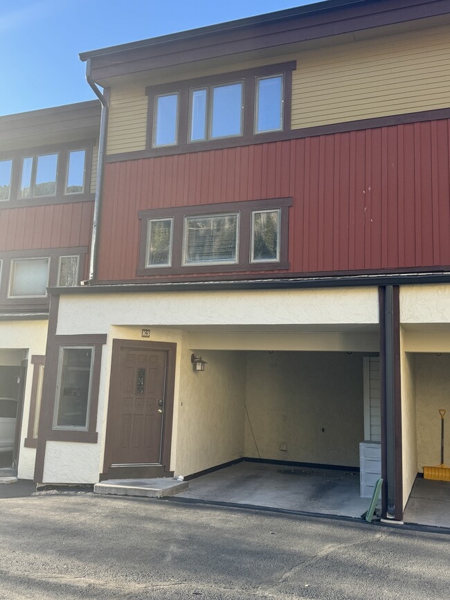 property at 2500 Kinnickinnick Rd