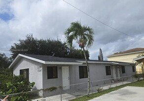 2245 Freedom St in Hollywood, FL - Building Photo
