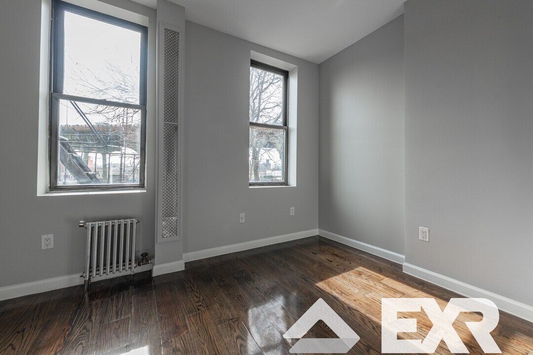 32 Garnet St-Unit -3R in Brooklyn, NY - Building Photo