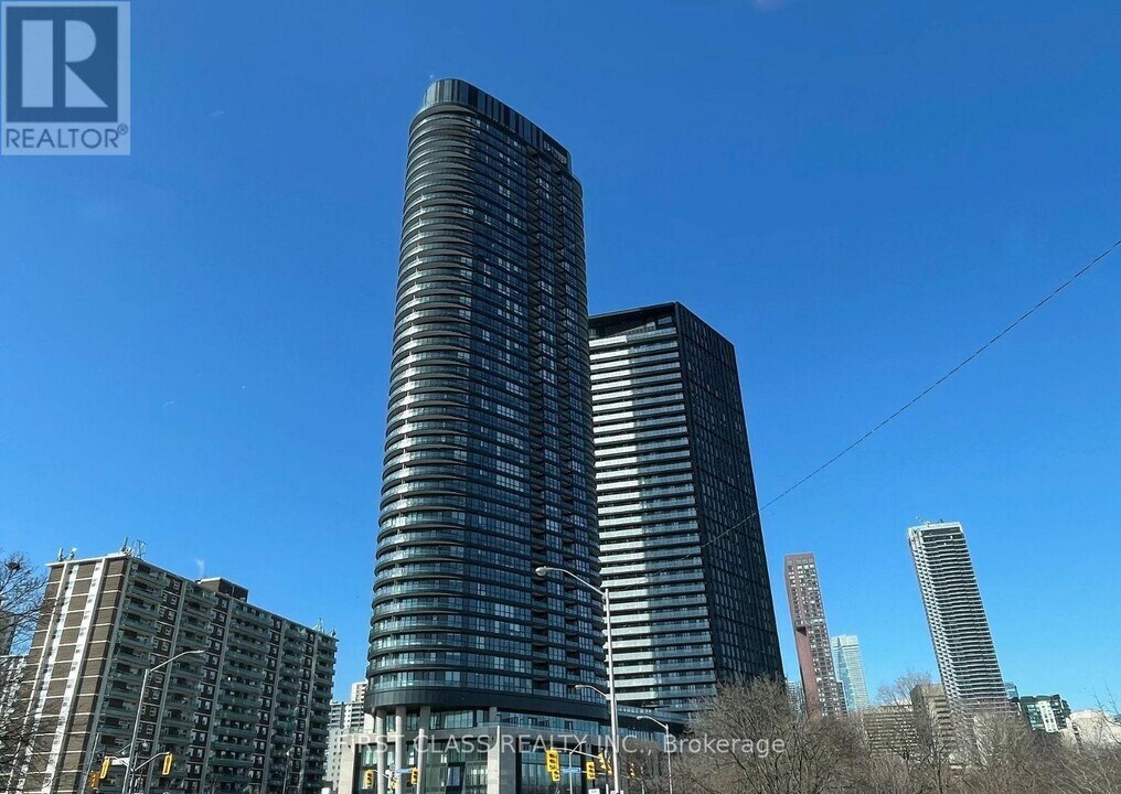 575-1575 Bloor St E in Toronto, ON - Building Photo