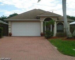 566 110th Ave N in Naples, FL - Building Photo