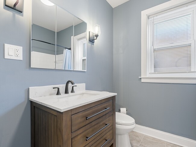 7649 S Yates Blvd in Chicago, IL - Building Photo - Building Photo