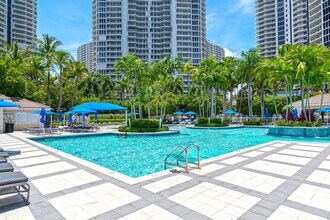 21050 NE 38th Ave, Unit 305 in Aventura, FL - Building Photo - Building Photo
