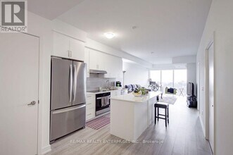 1035 Southdown Rd in Mississauga, ON - Building Photo - Building Photo
