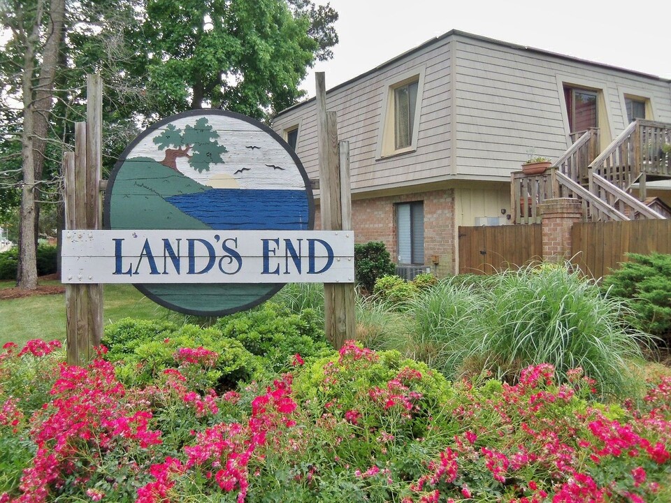 522 Marsh Duck Way in Virginia Beach, VA - Building Photo