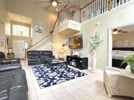 900 Oxford Dr in Davenport, FL - Building Photo