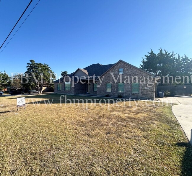 1904 Uhl Rd in Glenn Heights, TX - Building Photo - Building Photo