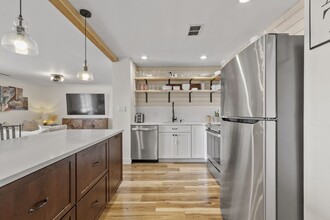 1004 Paradise Rd, Unit PH-H in Swampscott, MA - Building Photo - Building Photo