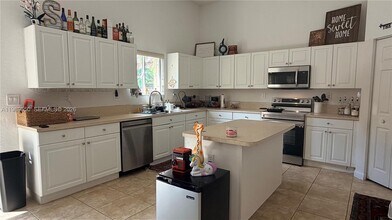 9468 SW 221st Ln in Cutler Bay, FL - Building Photo - Building Photo