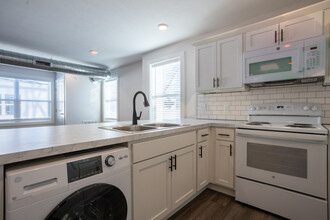 Michigan Street Apartment Homes in Grand Rapids, MI - Building Photo - Interior Photo