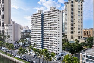 Waikiki Twin Towers in Honolulu, HI - Building Photo