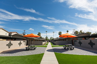 Tower Villa Apartments in Phoenix, AZ - Building Photo - Other