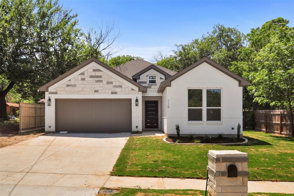 115 Bryan St in Weatherford, TX - Building Photo
