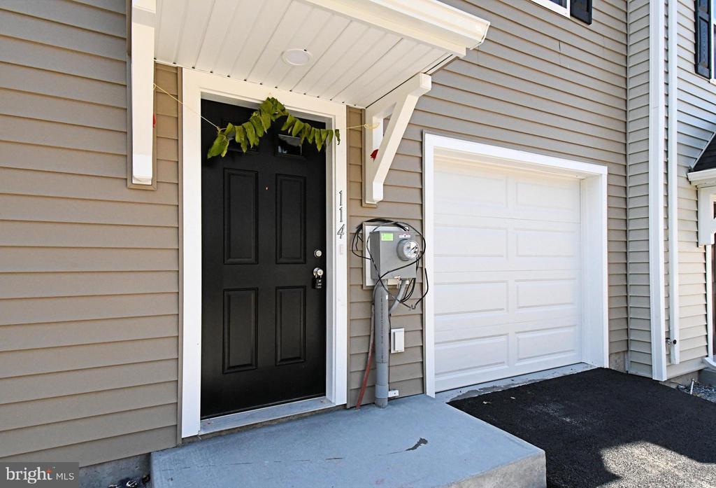 114 Kuechler Ct in Mount Penn, PA - Building Photo