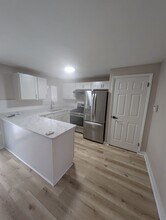 592 Guylyn Dr in Pittsburgh, PA - Building Photo - Building Photo