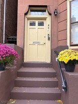 46 James St in Newark, NJ - Building Photo