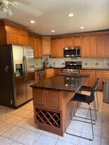 721 Stony Brook Way in North Brunswick, NJ - Building Photo