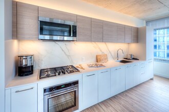 175 N Desplaines St in Chicago, IL - Building Photo - Building Photo