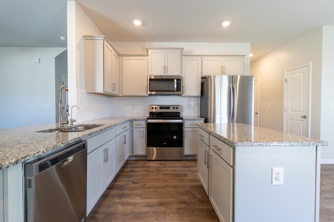 478 Sapphire Rd in Burlington, NC - Foto de edificio - Building Photo