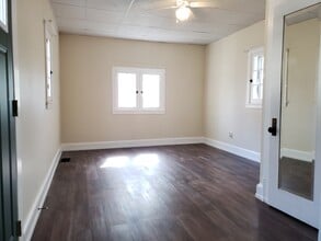 423 Steward Ave, Unit A in Jackson, MI - Foto de edificio - Building Photo