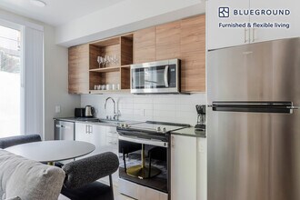 2222 15th Ave W-Unit -FL2-ID937 in Seattle, WA - Building Photo - Building Photo