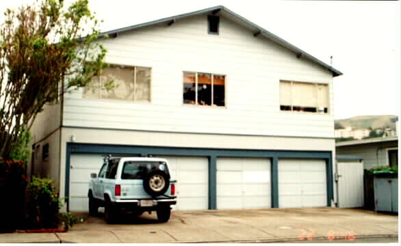 107 Clarendon Rd in Pacifica, CA - Building Photo - Building Photo