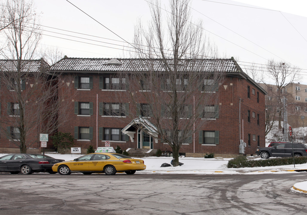 704 E Shady Dr in Pittsburgh, PA - Foto de edificio