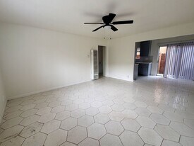 1951 N Ventura Rd in Oxnard, CA - Building Photo