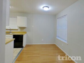 810 Dogwood Dr in Cedar Hill, TX - Foto de edificio - Building Photo