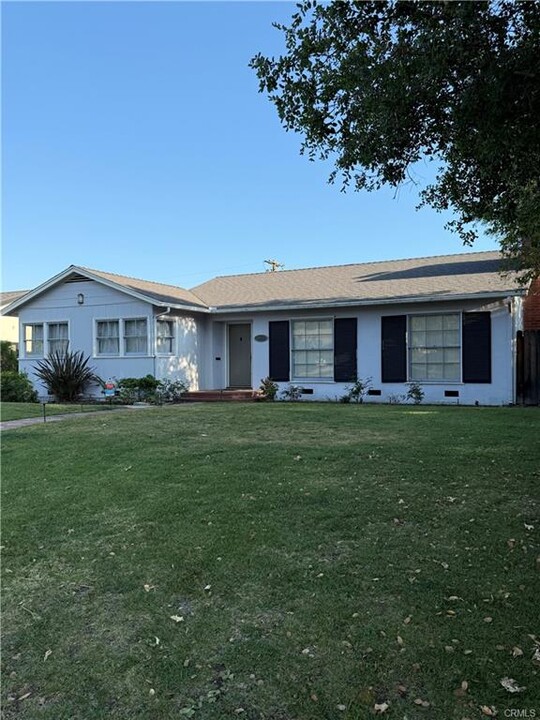 3656 Grayburn Rd in Pasadena, CA - Foto de edificio