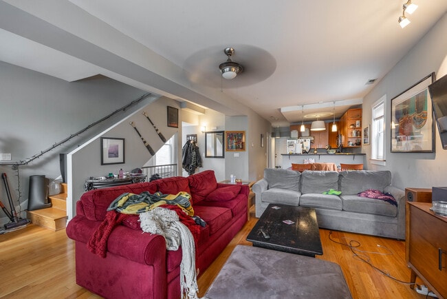 3023 N Oakley Ave, Unit 2