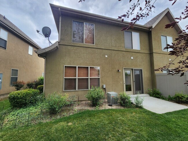 6973 Sienna Park Ln in Midvale, UT - Building Photo - Building Photo