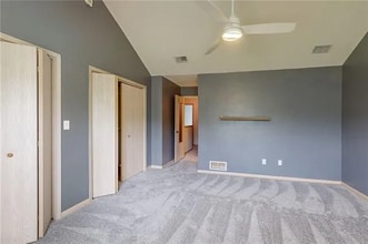 5561 NW Moonlight Meadow Dr in Lee's Summit, MO - Foto de edificio - Building Photo