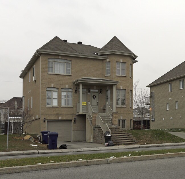 1861-1865 100e in Laval, QC - Building Photo - Building Photo