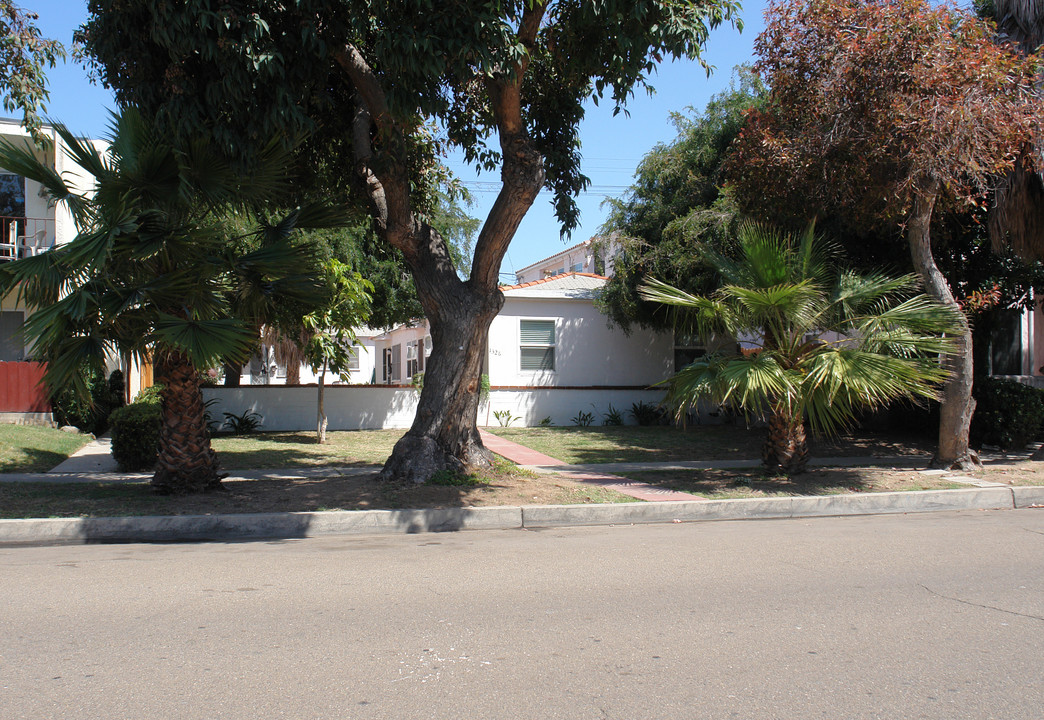 1326 Hornblend St in San Diego, CA - Building Photo